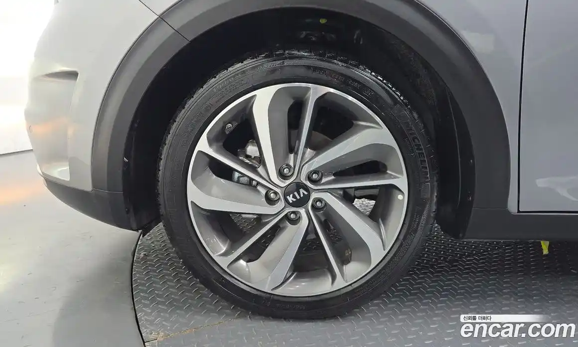 Kia Niro 2018 1.6 автомат (гидро), фото 4
