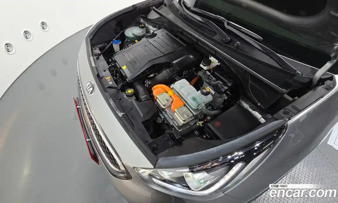 Kia Niro 2018 1.6 автомат (гидро), фото 5