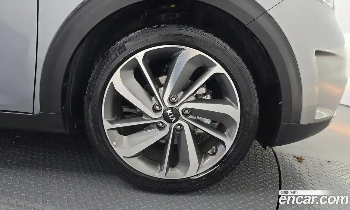 Kia Niro 2018 1.6 автомат (гидро), фото 6