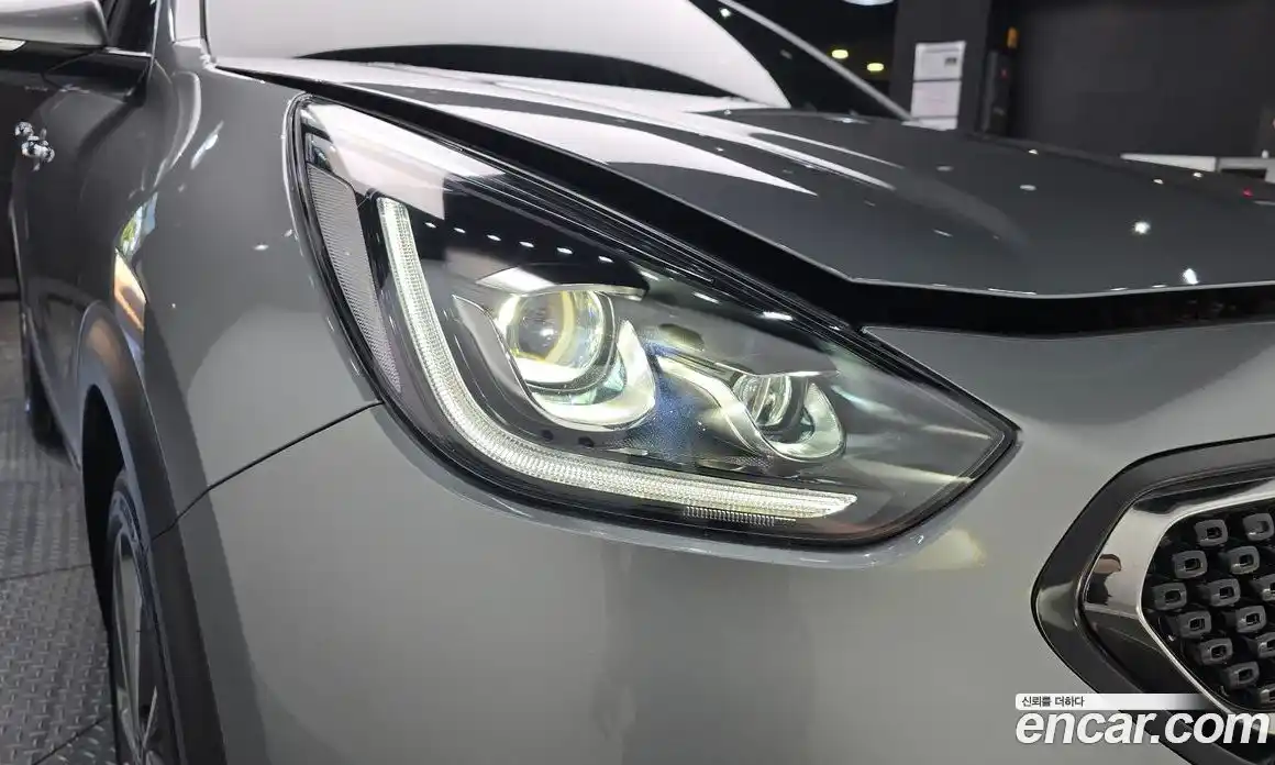 Kia Niro 2018 1.6 автомат (гидро), фото 7