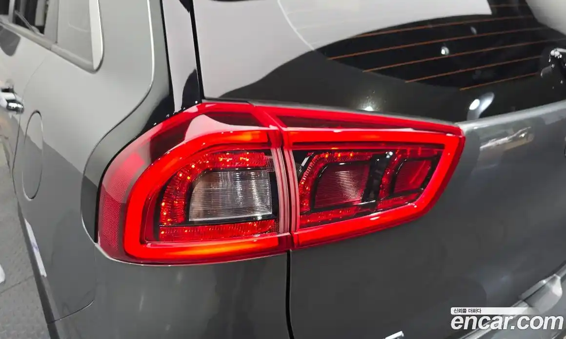 Kia Niro 2018 1.6 автомат (гидро), фото 8
