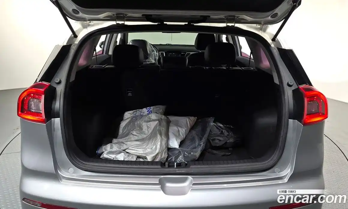 Kia Niro 2019 1.6 автомат (гидро), фото 19