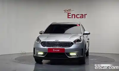 Kia Niro 2019 1.6 автомат (гидро), миниатюра 3