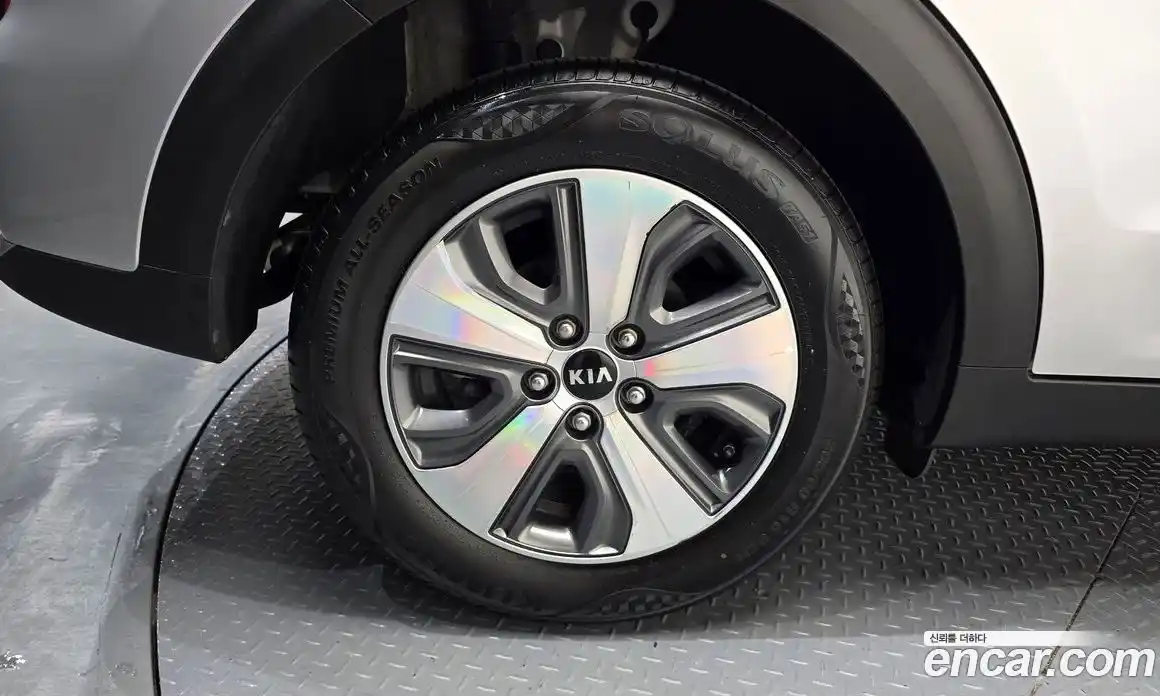 Kia Niro 2019 1.6 автомат (гидро), фото 5