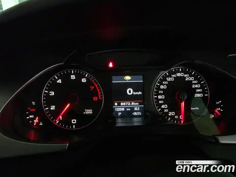 Audi A4 2011 2.0 автомат (гидро), фото 6