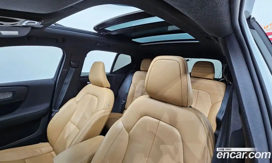 Volvo XC40 2021 2.0 автомат (гидро), фото 24