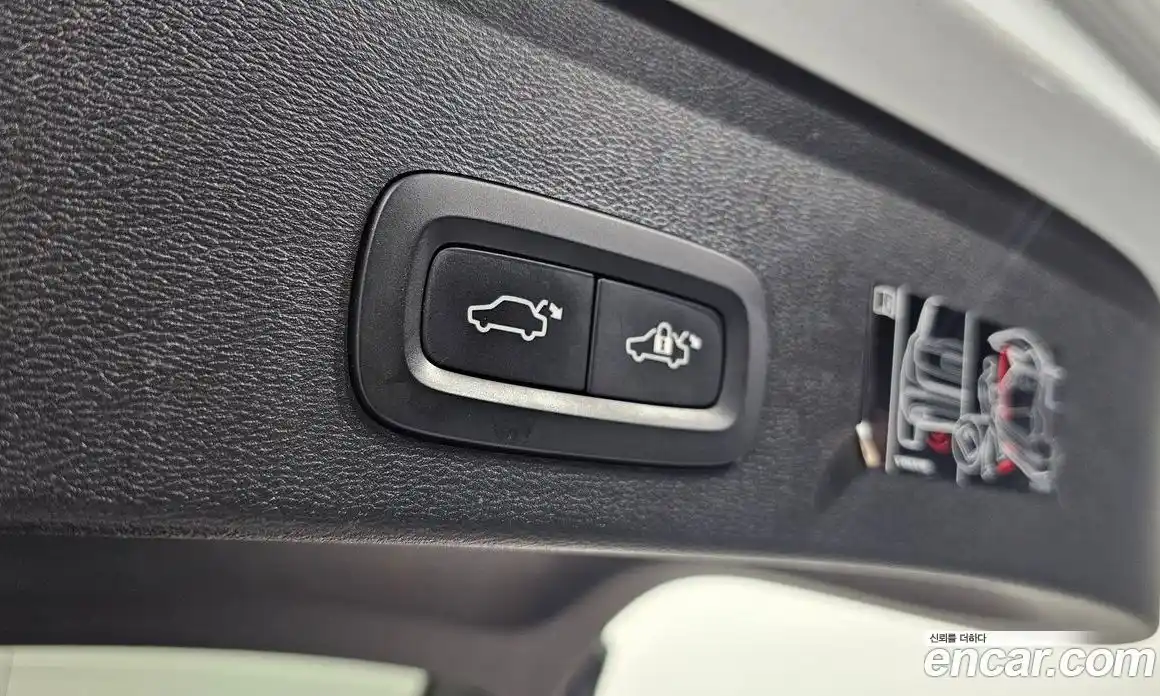Volvo XC40 2021 2.0 автомат (гидро), фото 25