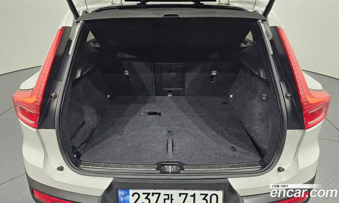 Volvo XC40 2021 2.0 автомат (гидро), фото 31