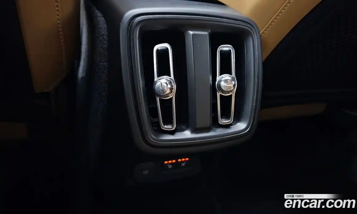 Volvo XC40 2021 2.0 автомат (гидро), фото 32