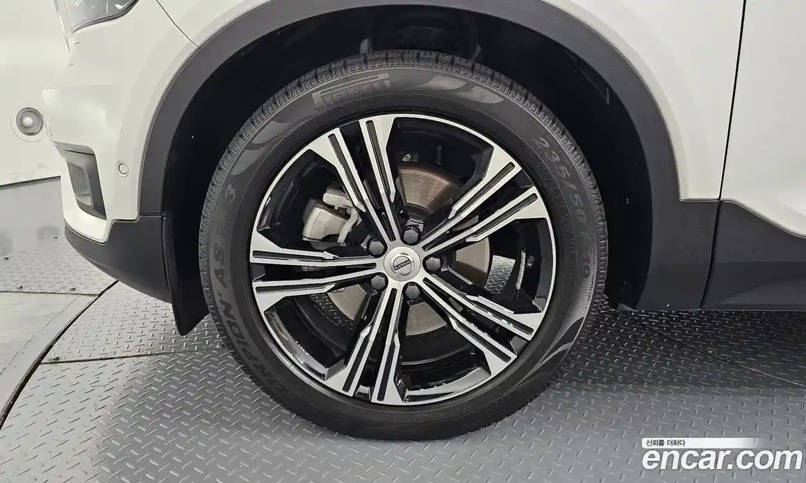 Volvo XC40 2021 2.0 автомат (гидро), фото 4