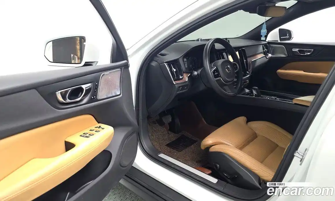 Volvo V60 2020 2.0 автомат (гидро), фото 13