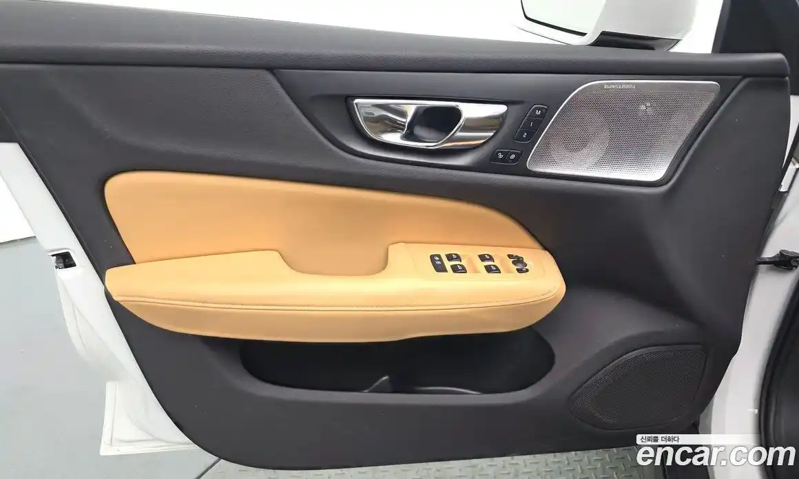 Volvo V60 2020 2.0 автомат (гидро), фото 14