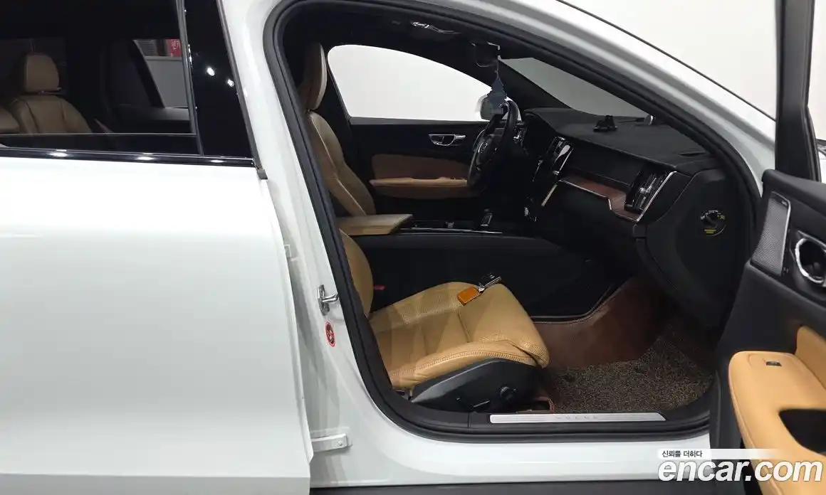 Volvo V60 2020 2.0 автомат (гидро), фото 16