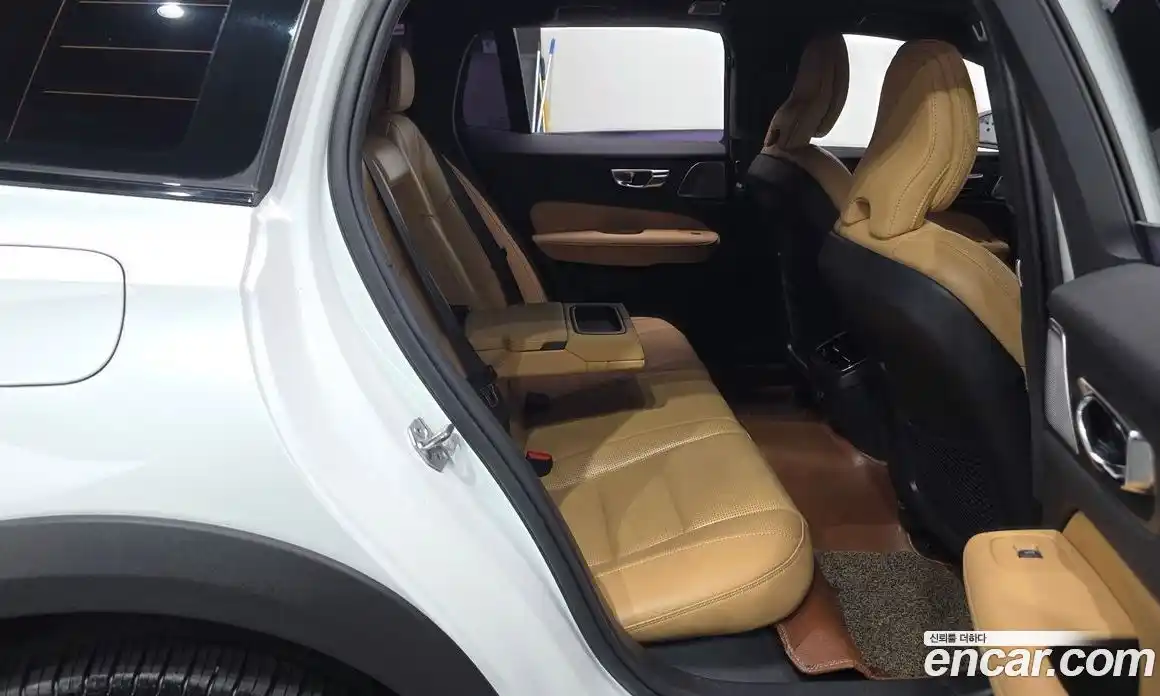 Volvo V60 2020 2.0 автомат (гидро), фото 17