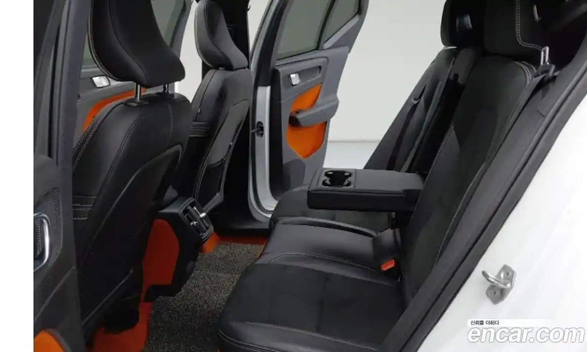 Volvo XC40 2019 2.0 автомат (гидро), фото 11
