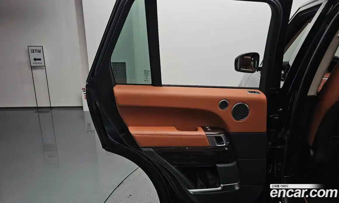 Land Rover Range Rover 2017 4.4 автомат (гидро), фото 14