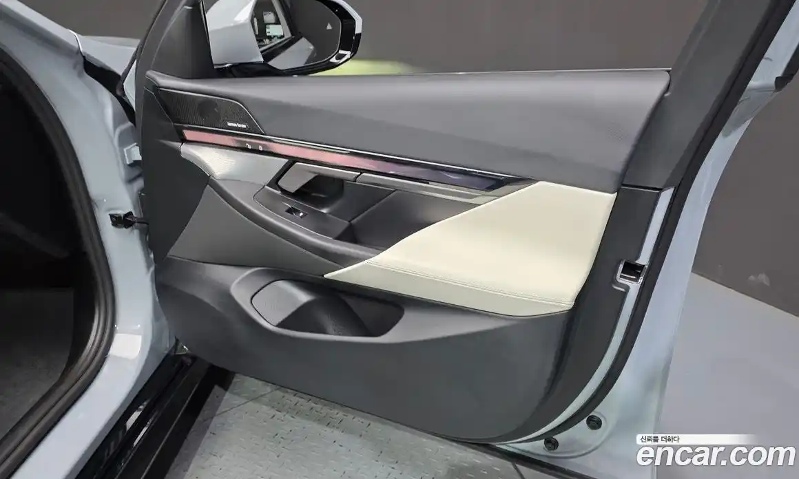 BMW 5 серия 2025 2.0 автомат (гидро), фото 13