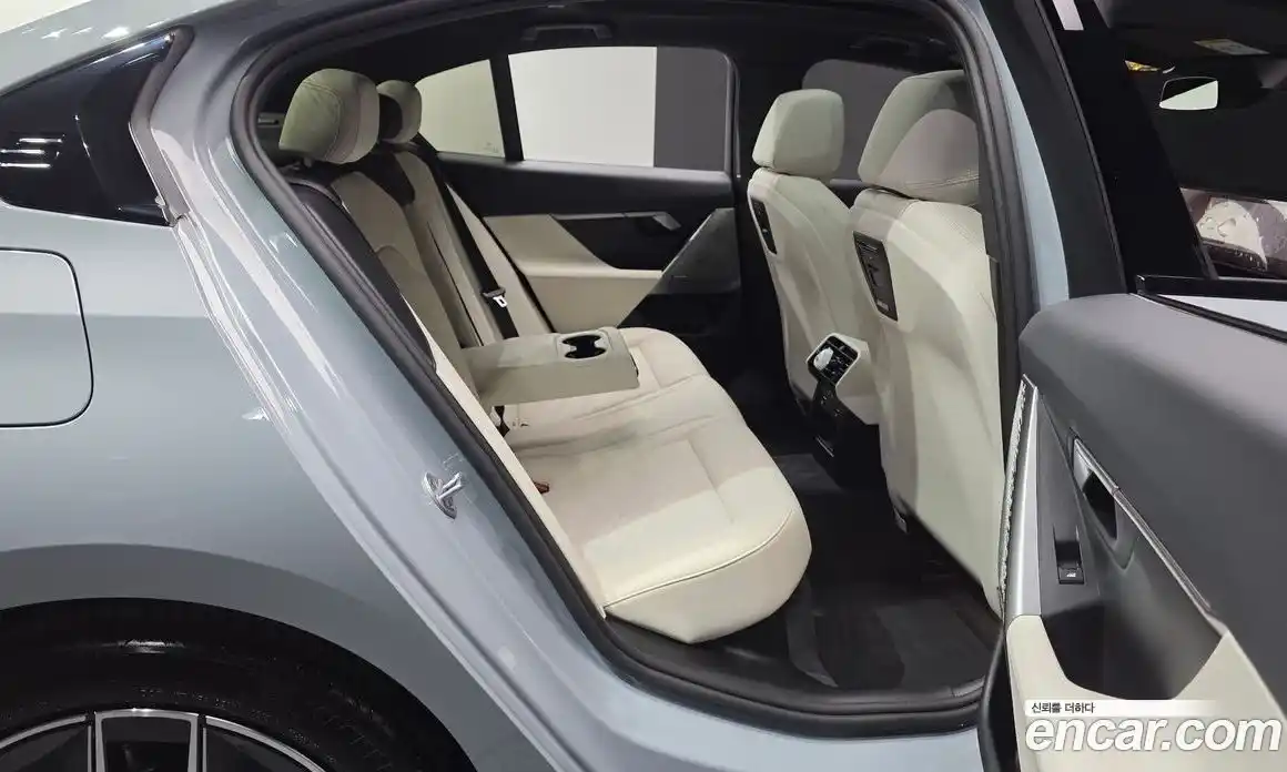 BMW 5 серия 2025 2.0 автомат (гидро), фото 16