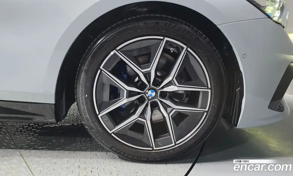 BMW 5 серия 2025 2.0 автомат (гидро), фото 6
