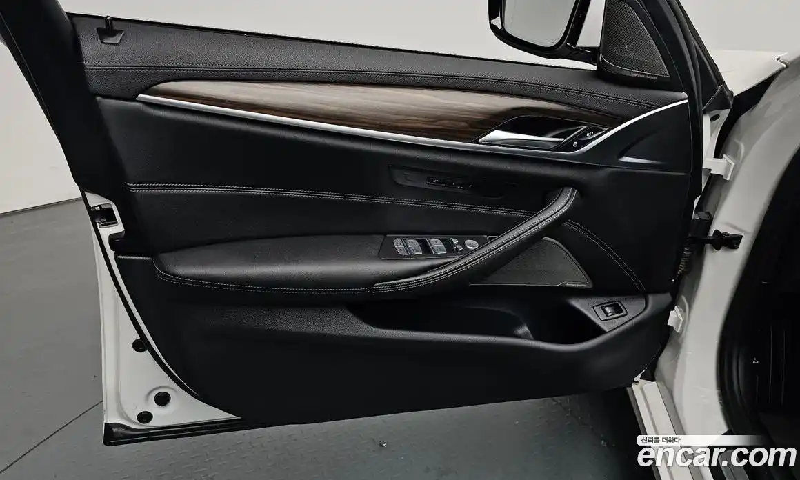BMW 5 серия 2023 2.0 автомат (гидро), фото 13