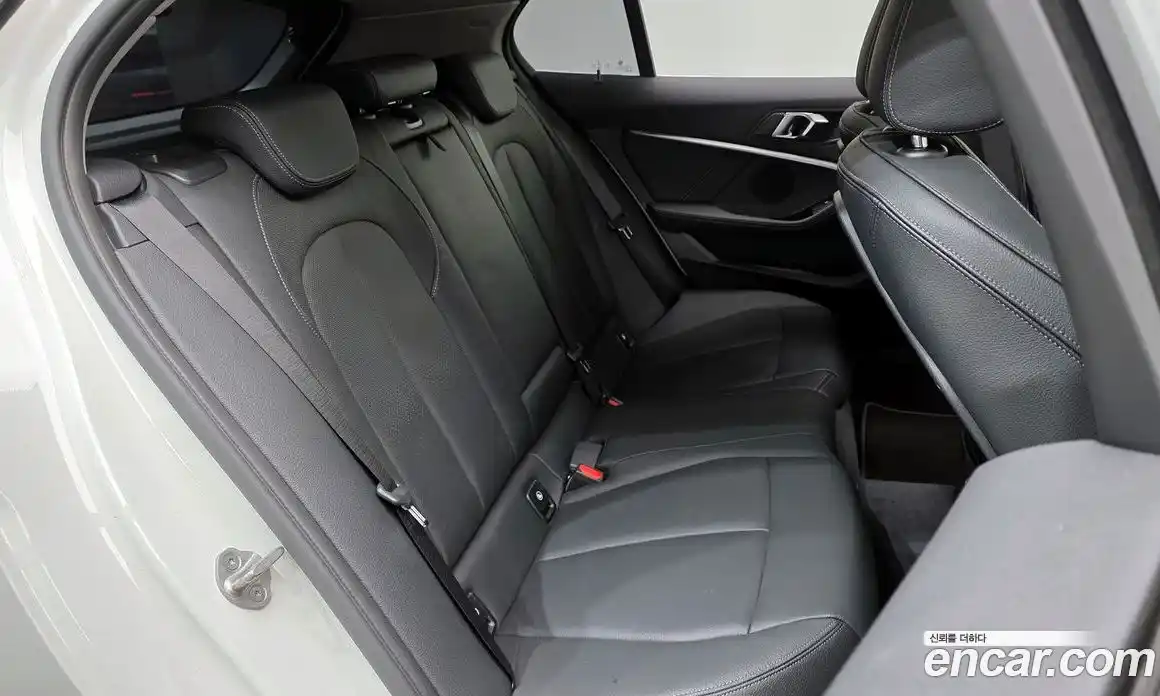 BMW 1 серия 2022 2.0 автомат (гидро), фото 17
