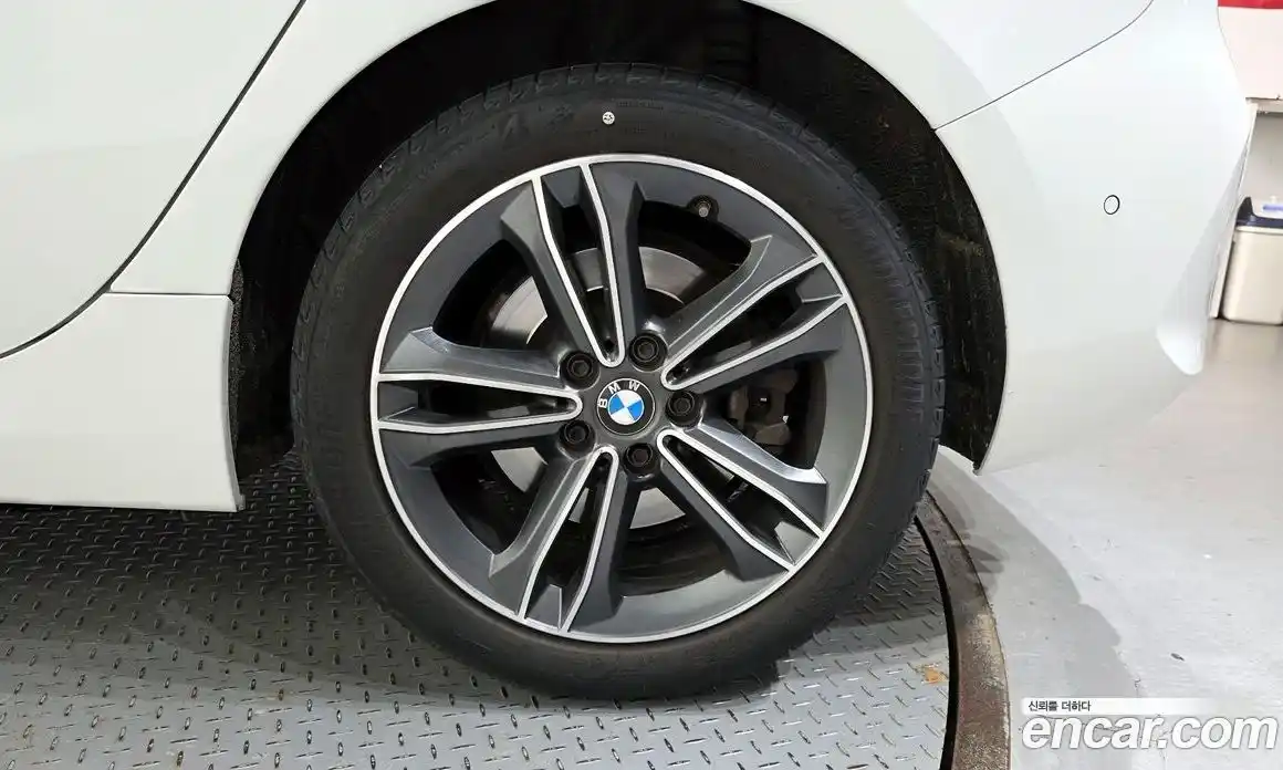 BMW 1 серия 2022 2.0 автомат (гидро), фото 7
