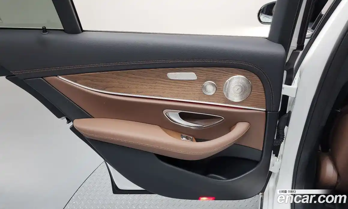 Mercedes-Benz E-Class 2023 1.9 автомат (гидро), фото 15