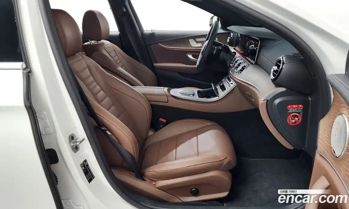Mercedes-Benz E-Class 2023 1.9 автомат (гидро), фото 16