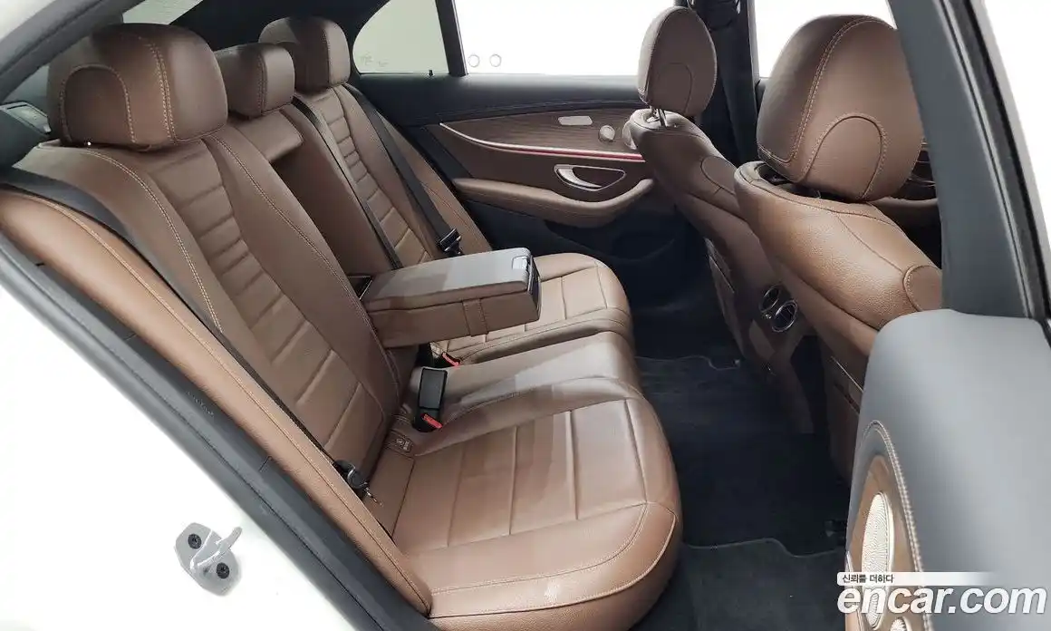Mercedes-Benz E-Class 2023 1.9 автомат (гидро), фото 17