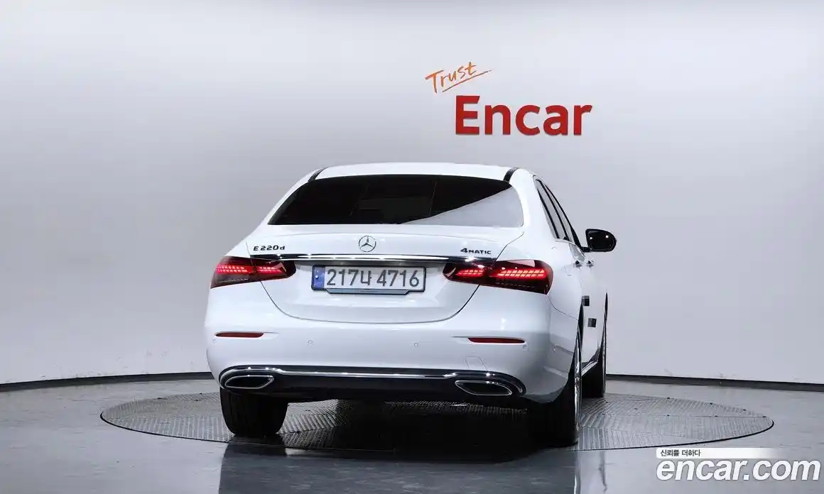 Mercedes-Benz E-Class 2023 1.9 автомат (гидро), фото 4