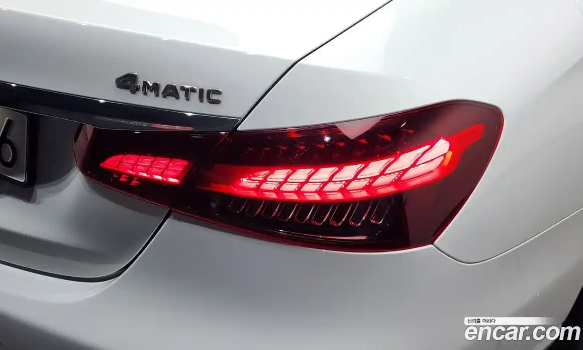 Mercedes-Benz E-Class 2023 1.9 автомат (гидро), фото 9