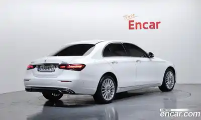 Mercedes-Benz E-Class 2023 2.0 автомат (гидро), миниатюра 2