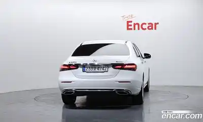 Mercedes-Benz E-Class 2023 2.0 автомат (гидро), миниатюра 4