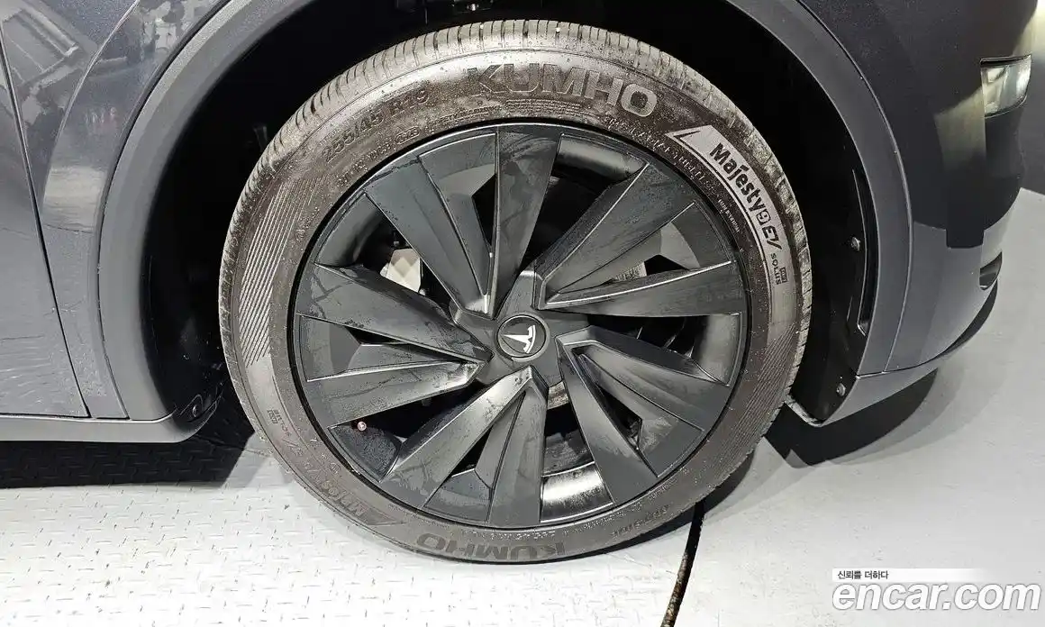 Tesla Model Y 2025 0.4 автомат (гидро), фото 5 Tesla Model Y 2025 0.4 автомат (гидро), фото 5