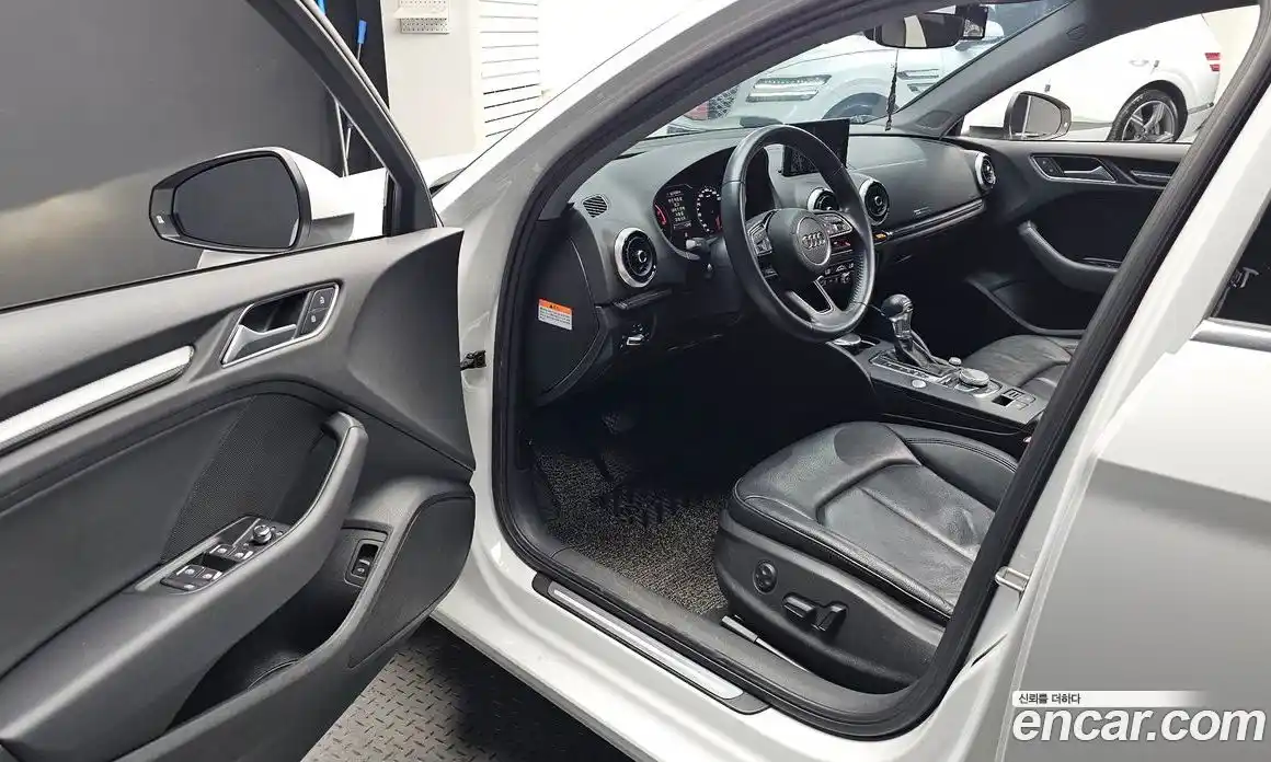 Audi A3 2019 2.0 автомат (гидро), фото 13