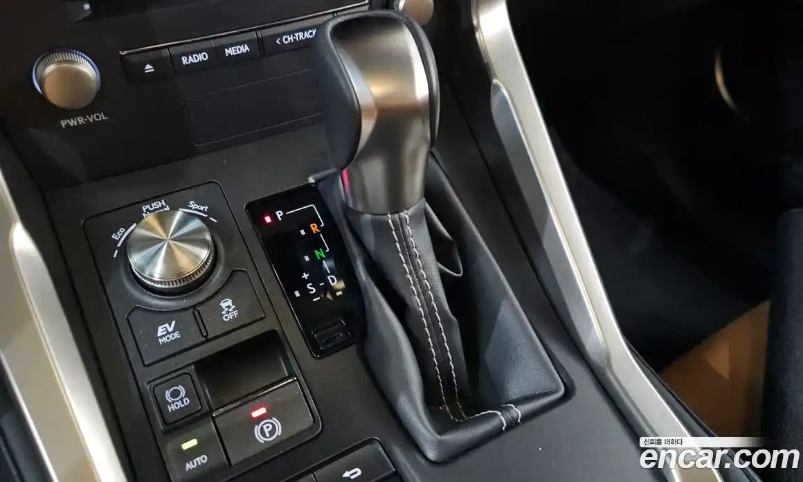 Lexus NX 2019 2.5 автомат (гидро), фото 12 Lexus NX 2019 2.5 автомат (гидро), фото 12