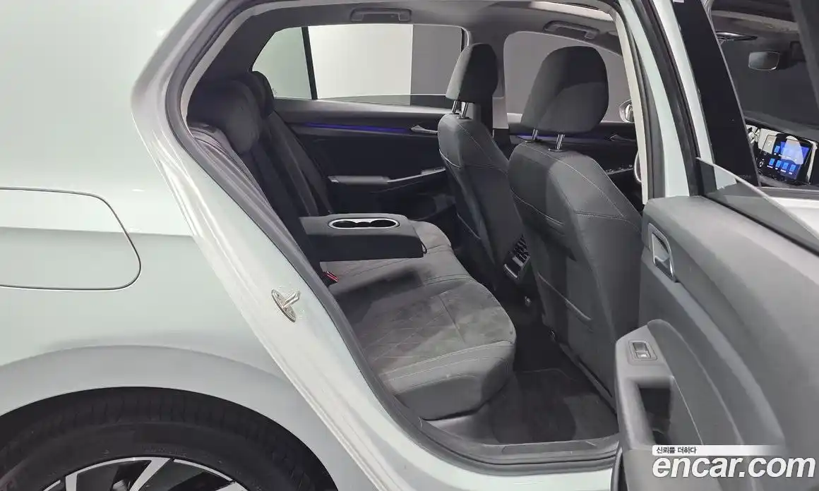 Volkswagen Golf 2022 2.0 автомат (гидро), фото 12