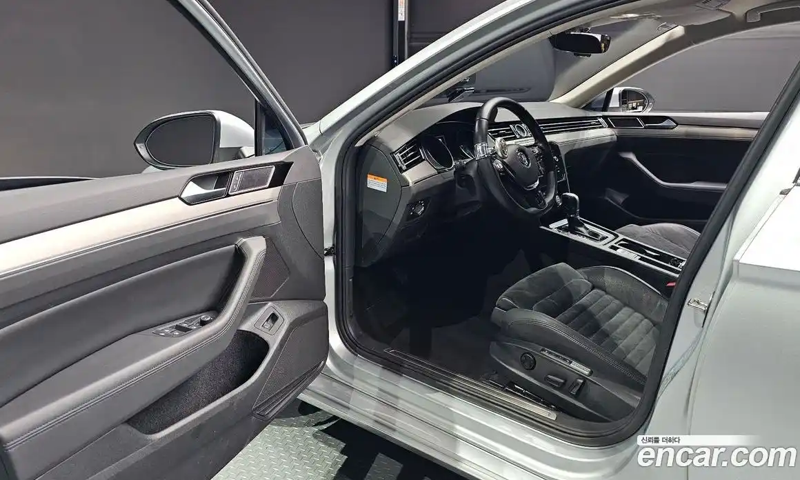 Volkswagen Passat 2018 2.0 автомат (гидро), фото 13