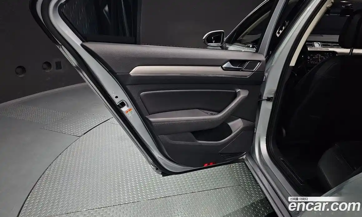 Volkswagen Passat 2018 2.0 автомат (гидро), фото 15