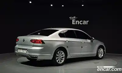 Volkswagen Passat 2018 2.0 автомат (гидро), миниатюра 2