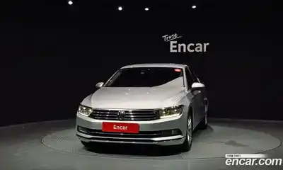 Volkswagen Passat 2018 2.0 автомат (гидро), миниатюра 3