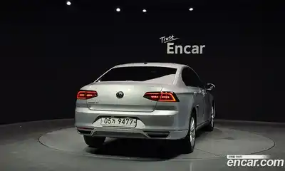 Volkswagen Passat 2018 2.0 автомат (гидро), миниатюра 4