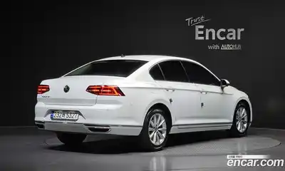 Volkswagen Passat 2018 2.0 автомат (гидро), миниатюра 2
