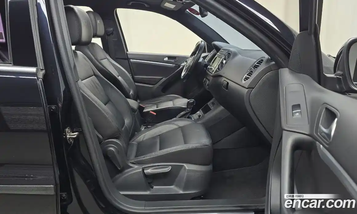 Volkswagen Tiguan 2015 2.0 автомат (гидро), фото 11