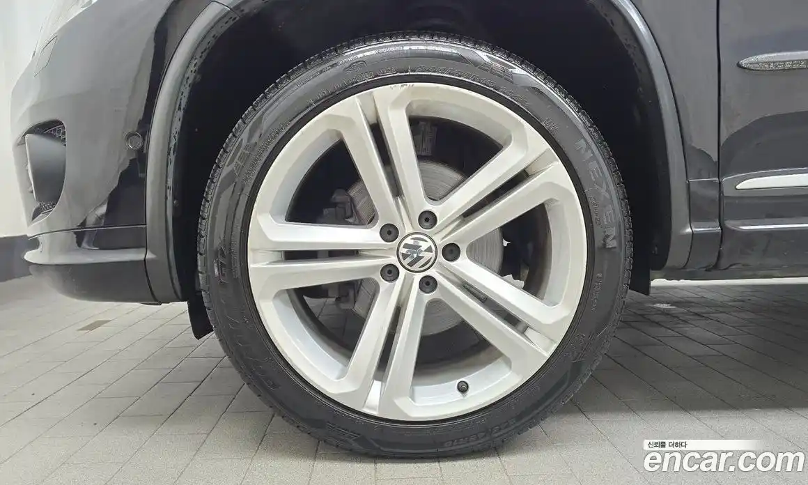 Volkswagen Tiguan 2015 2.0 автомат (гидро), фото 5