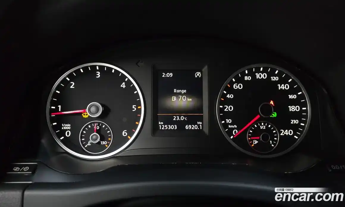 Volkswagen Tiguan 2015 2.0 автомат (гидро), фото 8