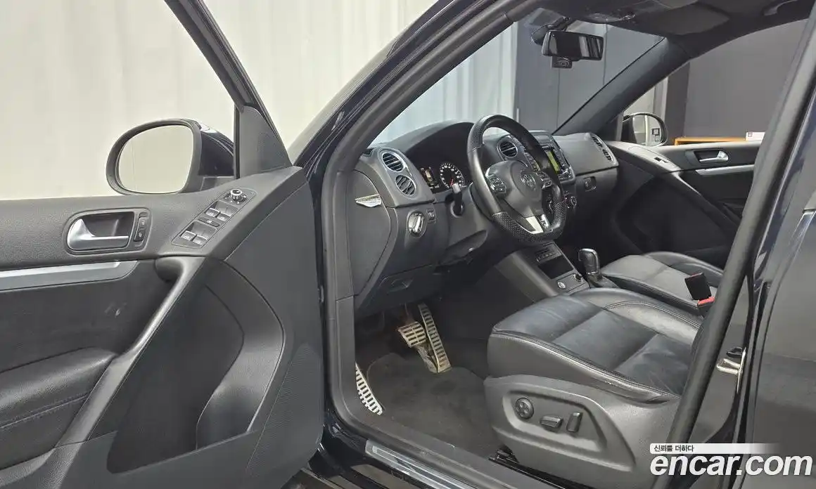Volkswagen Tiguan 2015 2.0 автомат (гидро), фото 10
