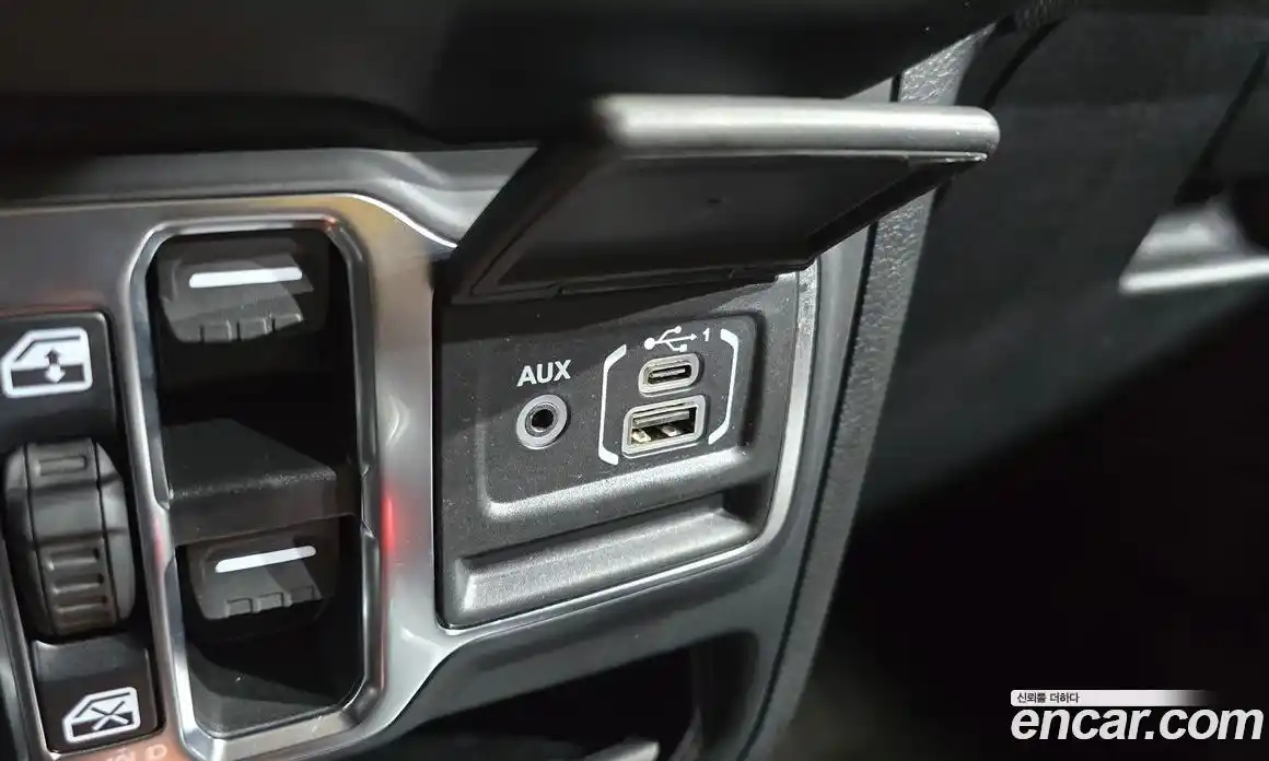 Jeep Wrangler 2023 2.0 автомат (гидро), фото 17