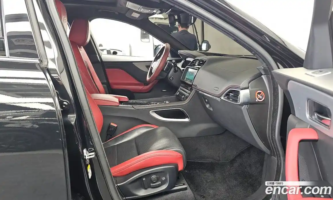 Jaguar F-Pace 2017 3.0 автомат (гидро), фото 11 Jaguar F-Pace 2017 3.0 автомат (гидро), фото 11