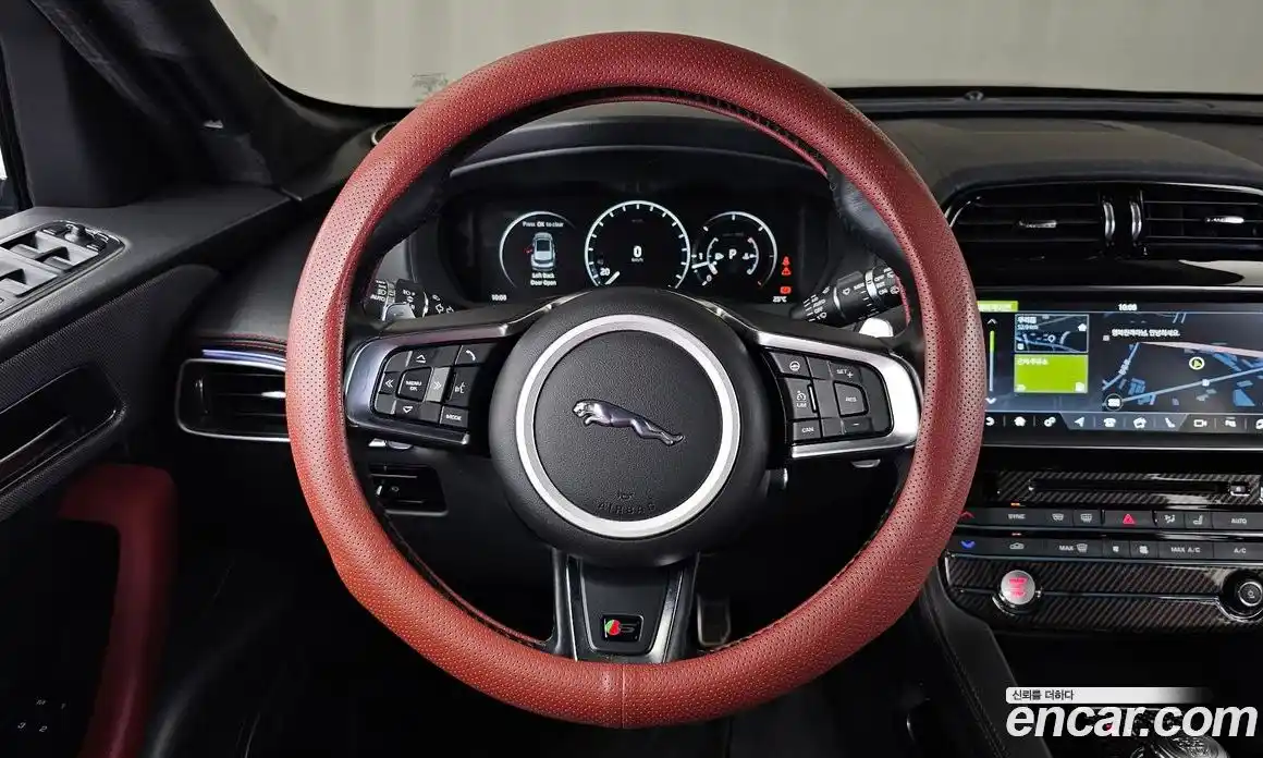 Jaguar F-Pace 2017 3.0 автомат (гидро), фото 13 Jaguar F-Pace 2017 3.0 автомат (гидро), фото 13